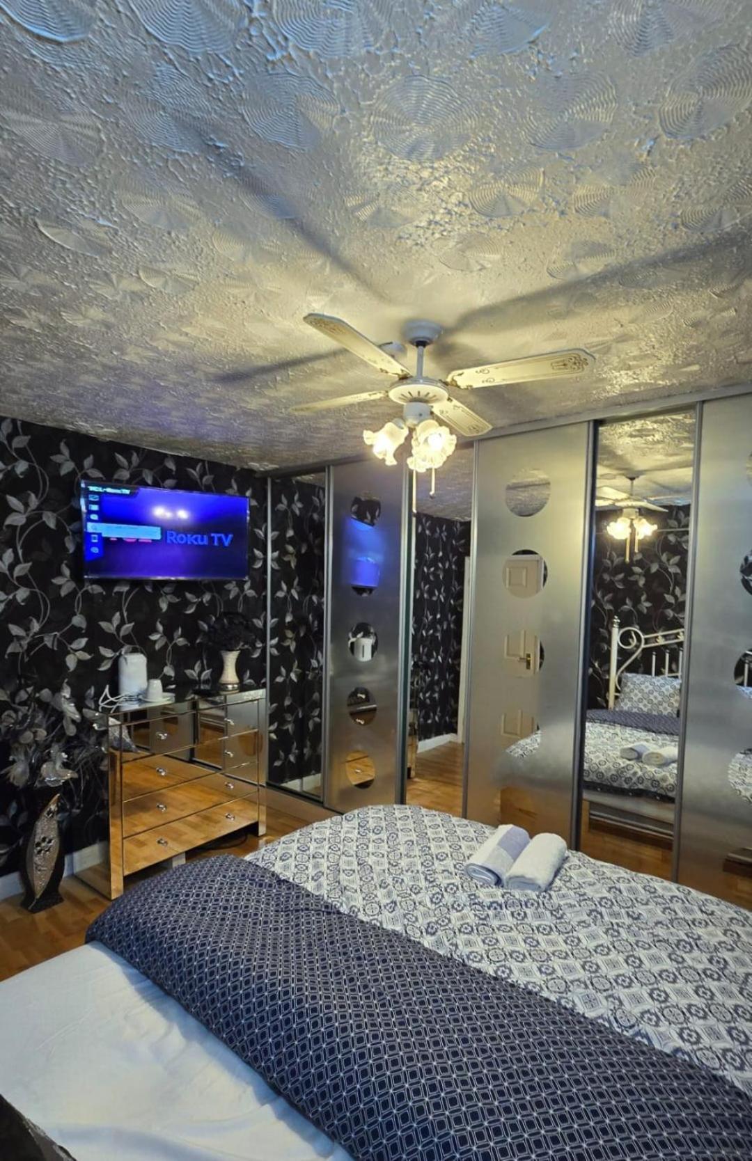 Ritchie Guest House Уиган Экстерьер фото