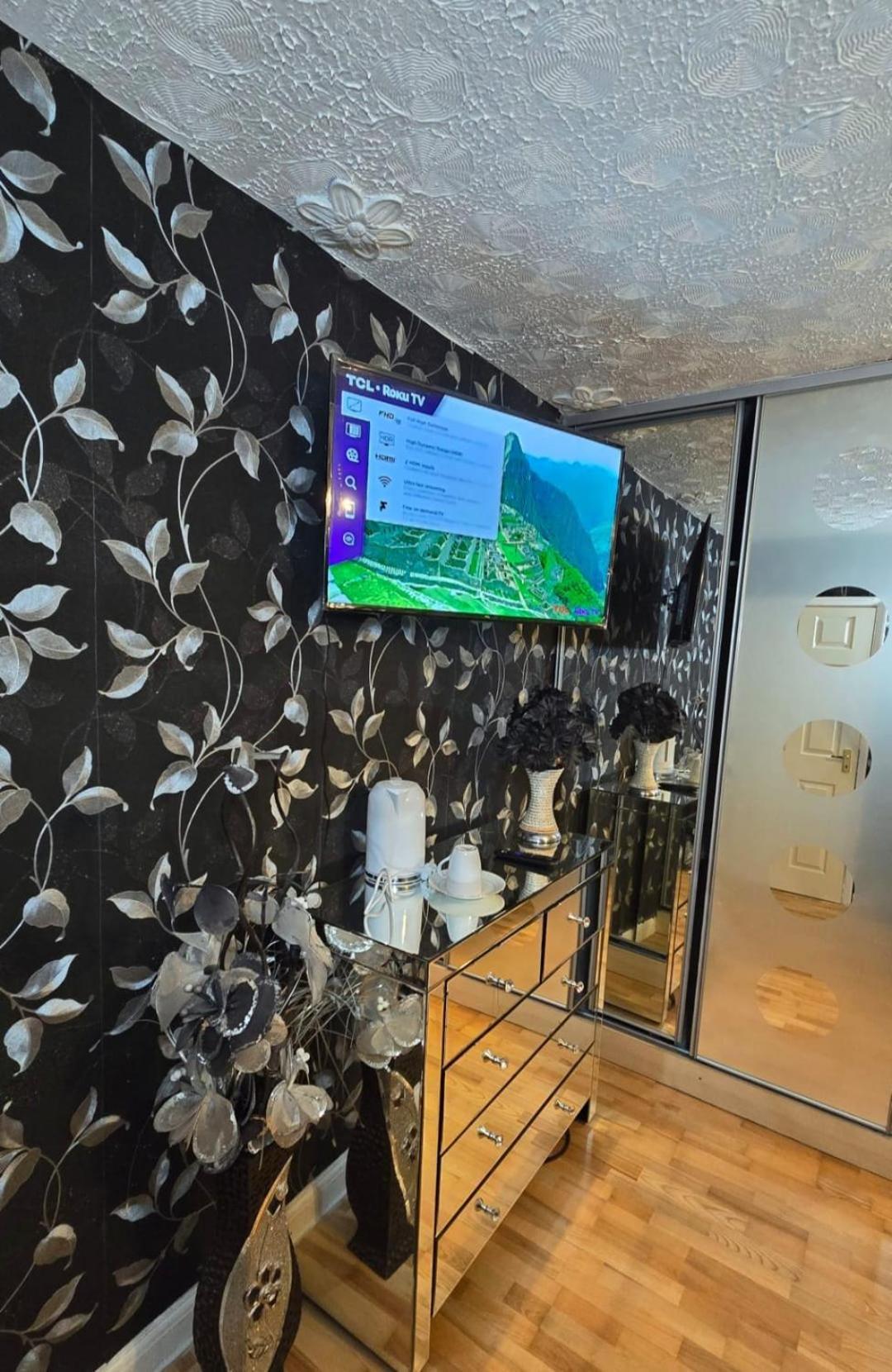 Ritchie Guest House Уиган Экстерьер фото